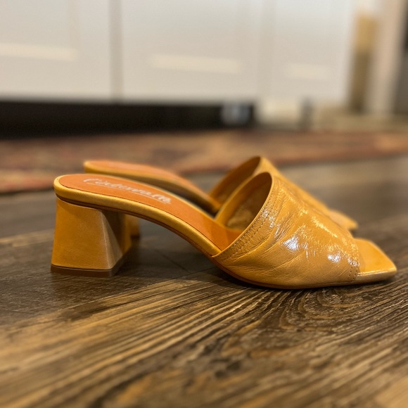 NWT L’Intervalle Tan Mule Heels Size 40 - Picture 2 of 6